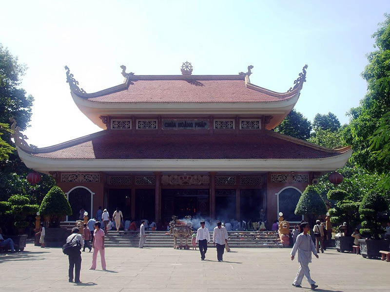 Chính điện chùa Hoằng Pháp tại xã Tân Hiệp