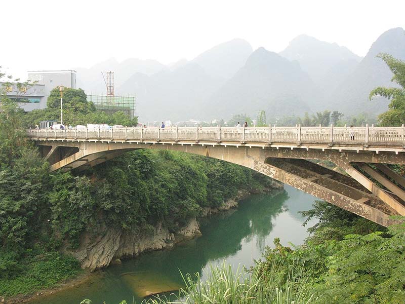 Cầu bắc qua cửa khẩu Tà Lùng ở biên giới Việt - Trung